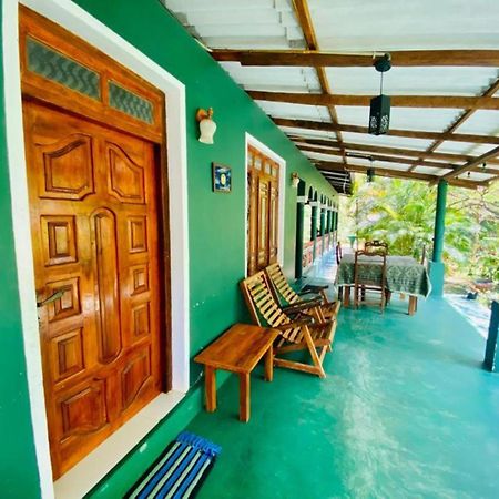Rock Lake Home Stay Sigiriya Esterno foto