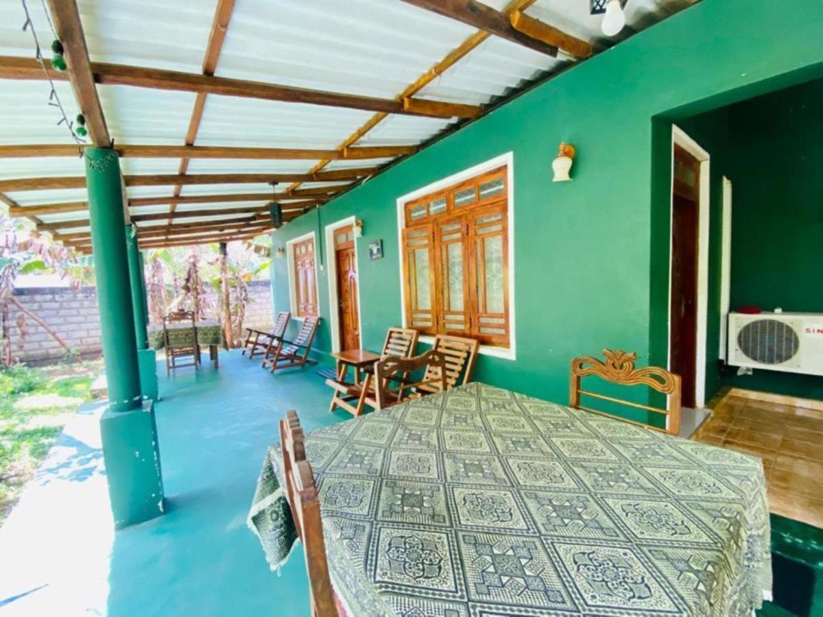 Rock Lake Home Stay Sigiriya Esterno foto