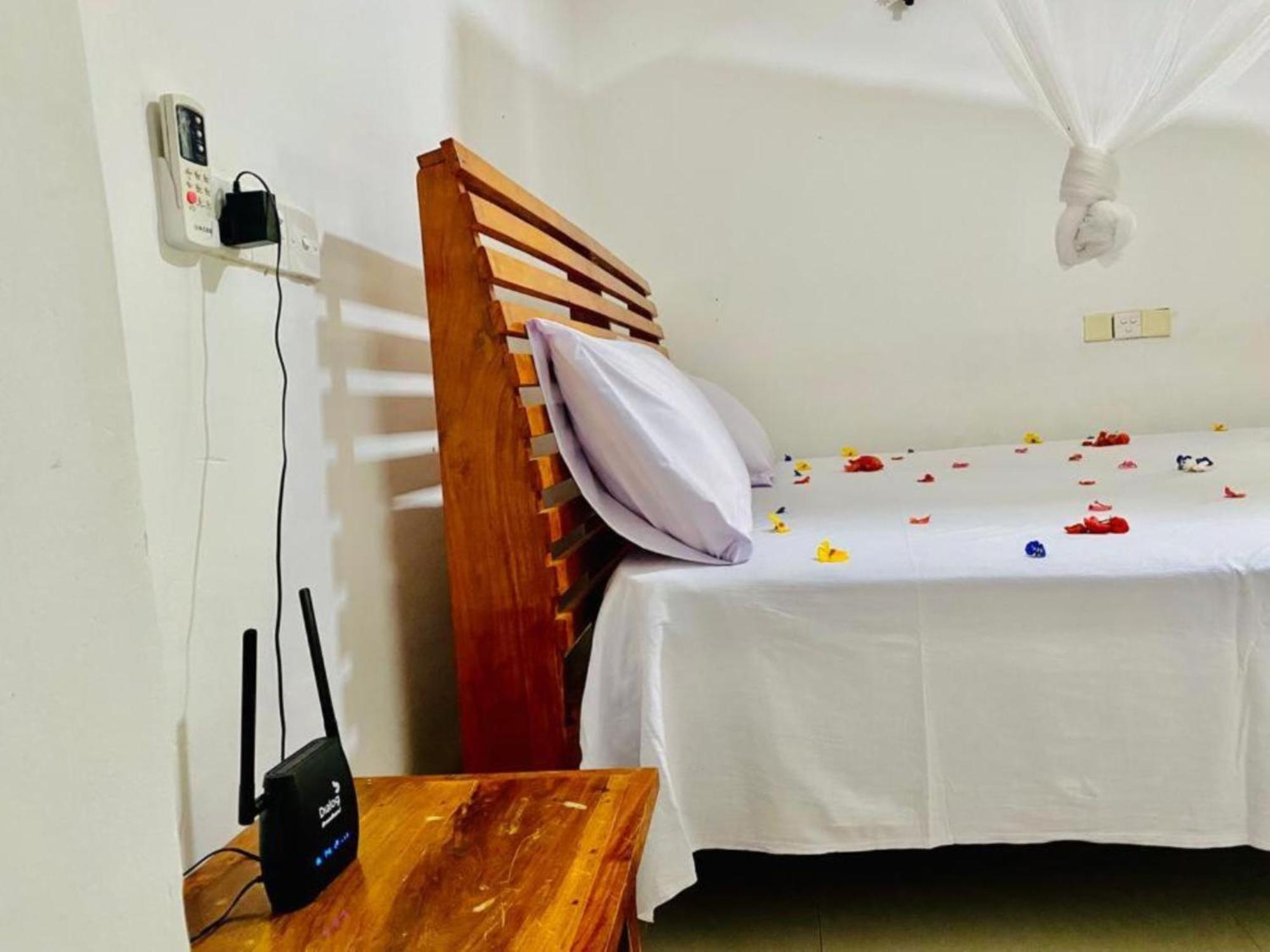 Rock Lake Home Stay Sigiriya Esterno foto