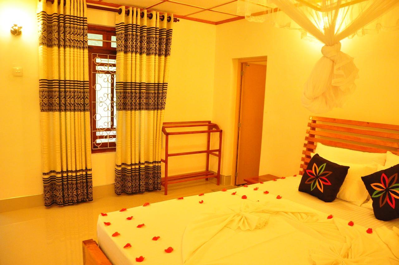 Rock Lake Home Stay Sigiriya Esterno foto