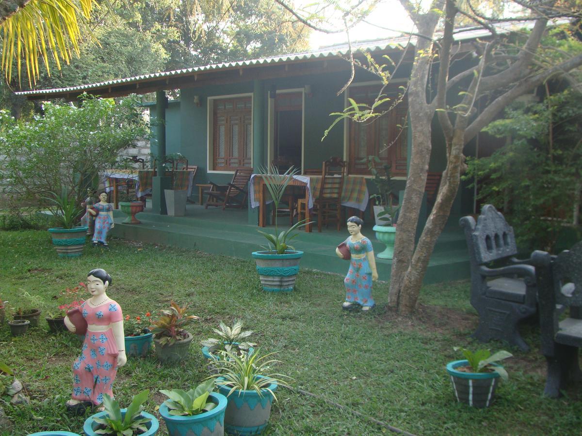 Rock Lake Home Stay Sigiriya Esterno foto